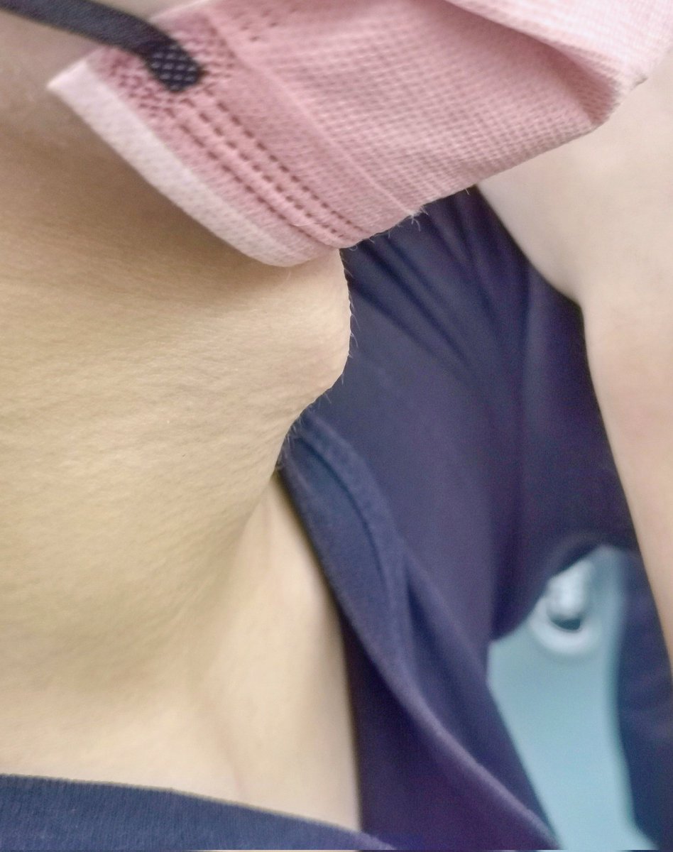 SCNU0729's tweet photo. Many university students have protruding Adam's apple, take this guy for example. https://t.co/13aTCGJrWP
