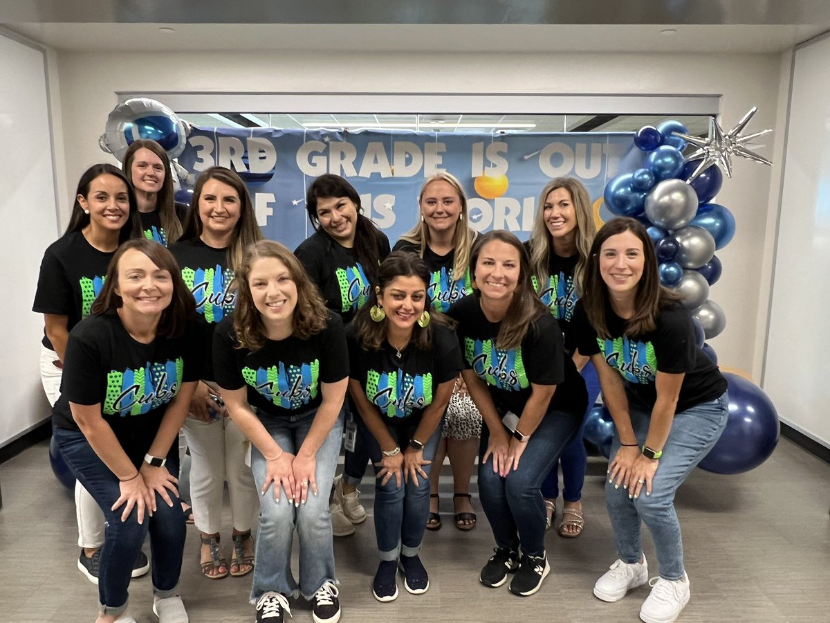 MrsNewman16's tweet photo. Third grade is ready to meet you! @ace3rdgrade @AGFaubs @JaimeShipley6 💚🐻💙 https://t.co/sLVSCbDRBG