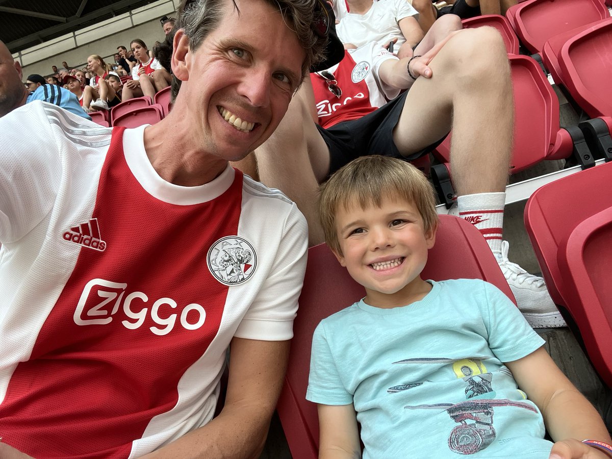 PaulvanderVelde's tweet photo. Voor de eerste keer samen naar Ajax #ajaxdebuut @AjaxFancare https://t.co/IUs6TcfSSS