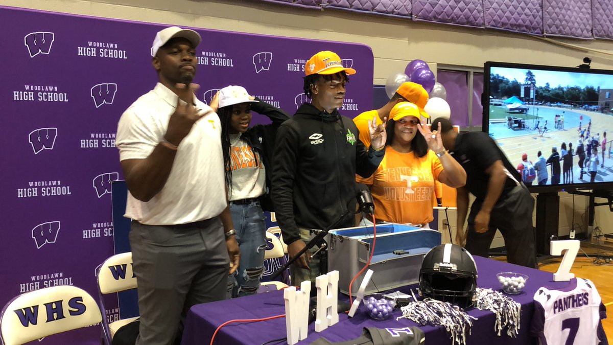 JeritRoser's tweet photo. Jordan Matthews goes orange… but not burnt. 👀👀

Louisiana’s top cornerback announces a commitment to Tennessee over Texas and Michigan. https://t.co/cxiokIzr3I