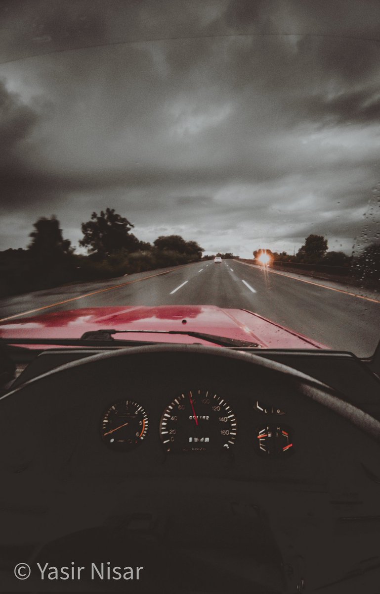 yasirnisar's tweet photo. No words can describe how happy I am to be traveling and doing what I love. Thankful for everything I’ve been fortunate enough to experience 🌎
#chasingstorms #perksofbeingaphotographer https://t.co/11HJ6dxwWu