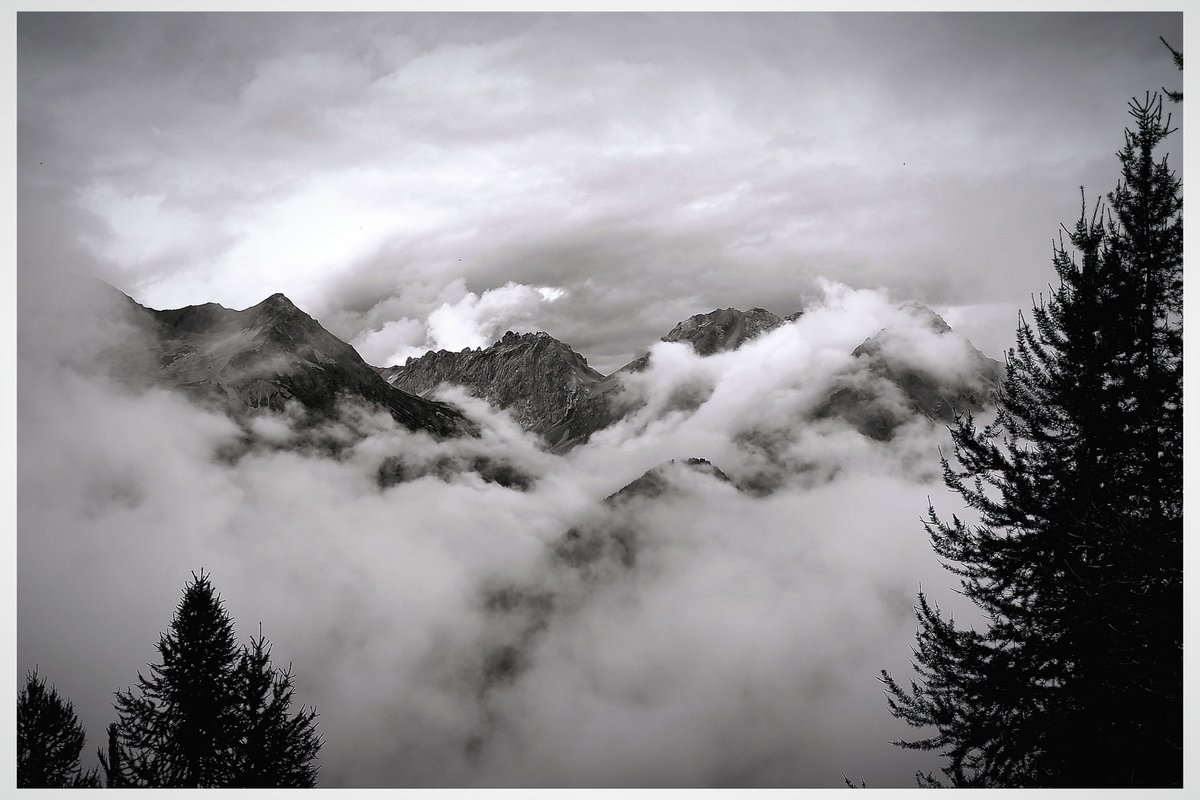 French Alpes near Briançon. Photo taken under the rain yesterday.
#Mountain #mountains #landscape #photo #photooftheday #holidays #nftart #nftcollector