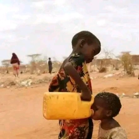 Waan Ajaa'ibaa namni gariin kan
ofiifuu hin qabne namaaf kennuu
jaalata, gariin ammoo kan hedduu
qabu xiqqollee kennachuun itti
ulfaata!
Rabbiin Qabeenya nuuf kennee
Arjoomuu nuuf haa laaffisu.