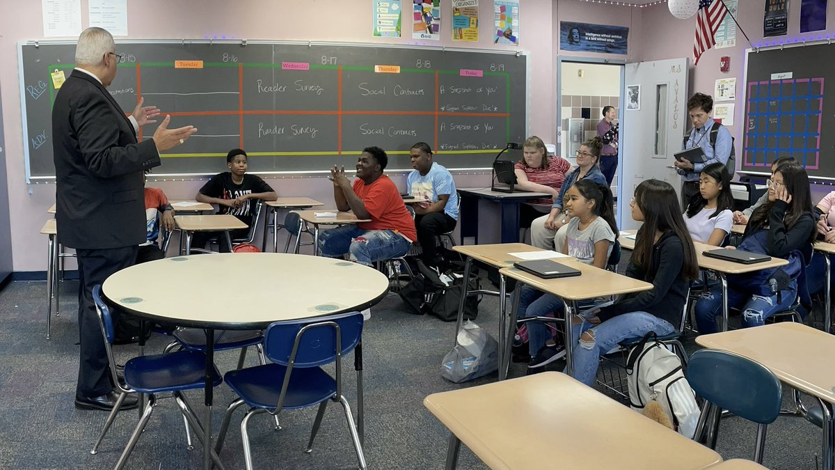 ArlingtonISD's tweet photo. Dr. Marcelo Cavazos visits with students in Mrs. Avalos’ class at Ousley Junior High School. These future artists and marine biologists are having one #SuperFirstDay! #ArlingtonISD https://t.co/YUah6pVNKD