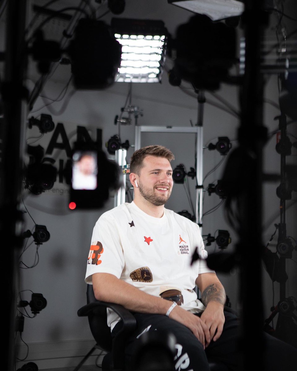 lukadoncic's tweet photo. Uploading ██▁▁▁▁▁▁▁▁ https://t.co/JpQOqweOeC