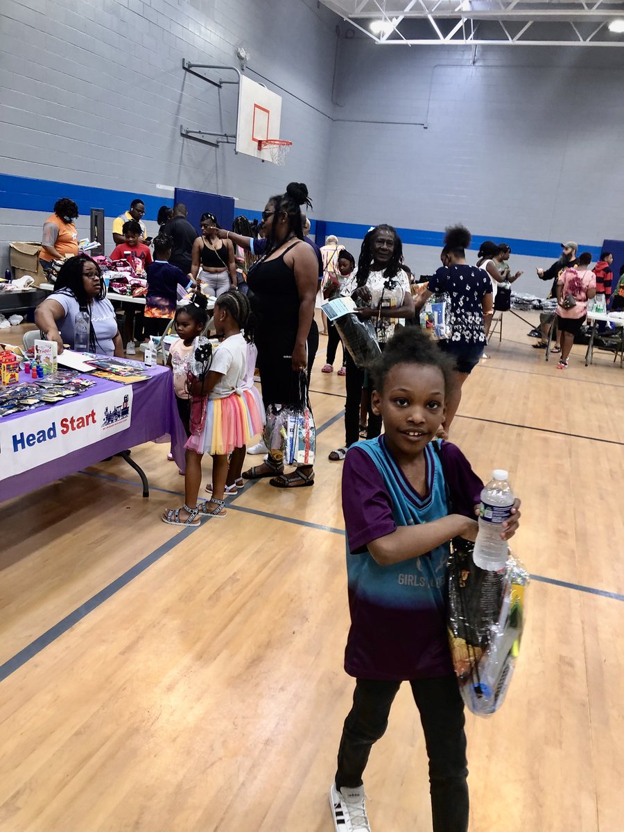 GusHernandezSr1's tweet photo. Awesome time @RoToUca with their back to school bash. Blessed @silverdalebc @sbcmissions to partner with other churches &amp; businesses to bless many kids. Grateful to https://t.co/se8BTFtfeE for all the support and @silverdalebc Primetimers for the supplies! https://t.co/dFMhFZPHaD