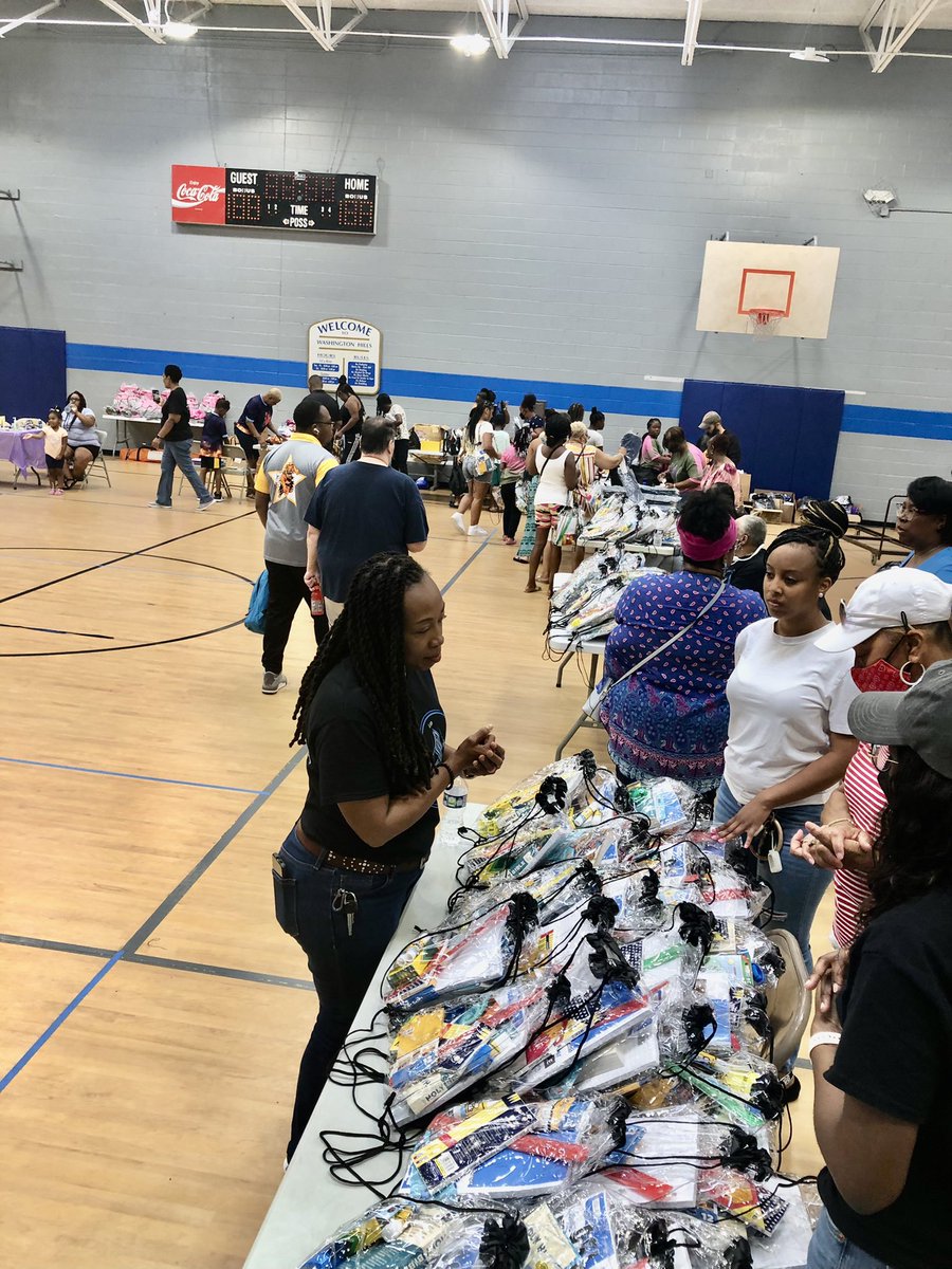 GusHernandezSr1's tweet photo. Awesome time @RoToUca with their back to school bash. Blessed @silverdalebc @sbcmissions to partner with other churches &amp; businesses to bless many kids. Grateful to https://t.co/se8BTFtfeE for all the support and @silverdalebc Primetimers for the supplies! https://t.co/dFMhFZPHaD