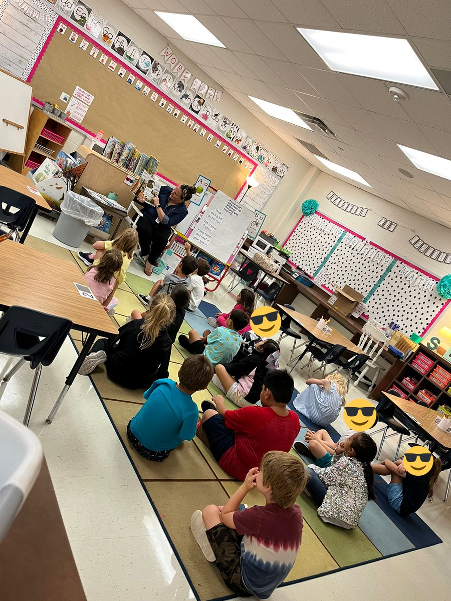 jena_vernon9's tweet photo. Read a-loud’s and multi media instruction are on fire at LOLC. Did you know George Washington Carver found more than 300 uses for peanuts!!! #themoreyouknow #ACISD #begolden #littlepirates #Missionmovingforward @DrJosh_Garcia @PolandDenise @jillmariewil @cllowery https://t.co/iQTP5fCPwK