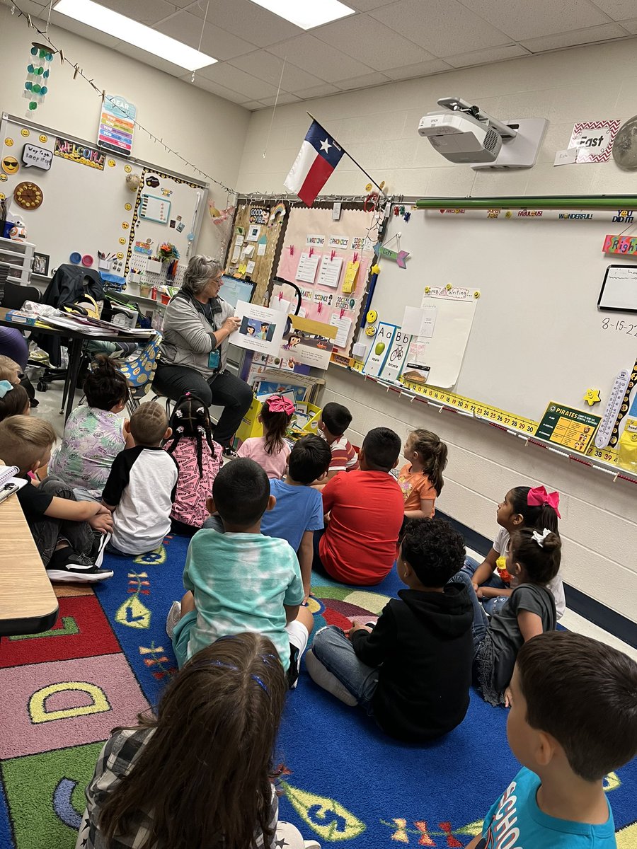 jena_vernon9's tweet photo. Read a-loud’s and multi media instruction are on fire at LOLC. Did you know George Washington Carver found more than 300 uses for peanuts!!! #themoreyouknow #ACISD #begolden #littlepirates #Missionmovingforward @DrJosh_Garcia @PolandDenise @jillmariewil @cllowery https://t.co/iQTP5fCPwK