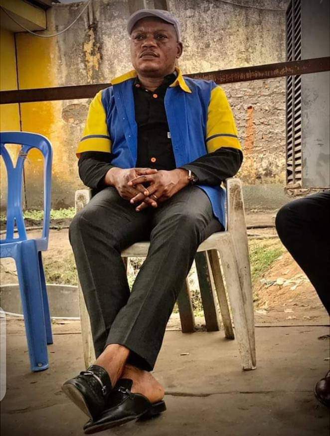 JolItuka2's tweet photo. État de doigt en marche .
Le député @kabund_jmkkrock toujour à makala. 

Tshilombo doit partir . https://t.co/uV93so7dnI