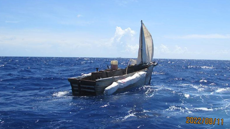 USCGSoutheast's tweet photo. #Breaking @USCG Cutter Raymond Evans' crew repatriated 67 Cubans to #Cuba, Monday.
"Those rescued or stopped at sea will be brought back to their country of origin." Lt. Hutchison.
Read more: https://t.co/f78xDuLP0J
@USEmbCuba https://t.co/DsX42GxFyx