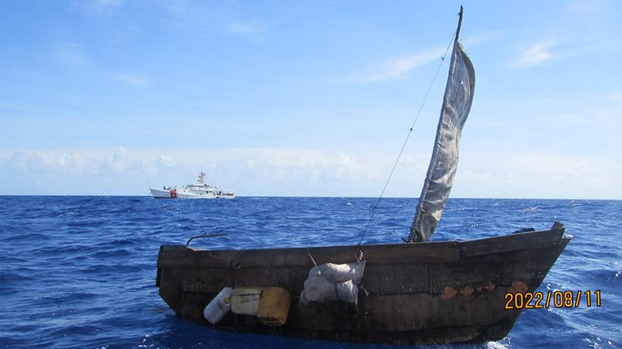 USCGSoutheast's tweet photo. #Breaking @USCG Cutter Raymond Evans' crew repatriated 67 Cubans to #Cuba, Monday.
"Those rescued or stopped at sea will be brought back to their country of origin." Lt. Hutchison.
Read more: https://t.co/f78xDuLP0J
@USEmbCuba https://t.co/DsX42GxFyx