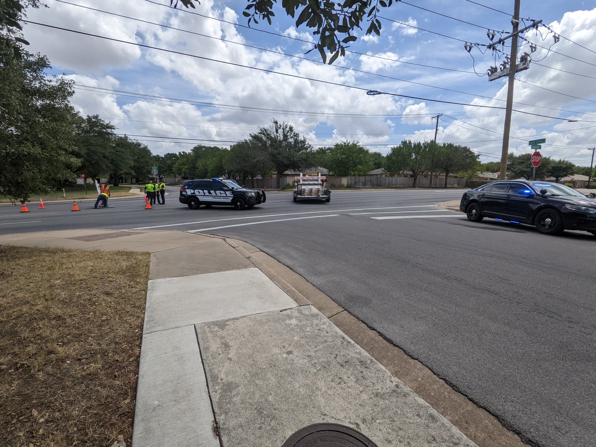 KXAN_News's tweet photo. Round Rock police say homes near the 2300 block of Vernell Way are being evacuated as a precaution during the response to a house that reportedly has "rigged explosives." Read the story here: https://t.co/T07WkTEqN0 https://t.co/LmdrzP7pTx