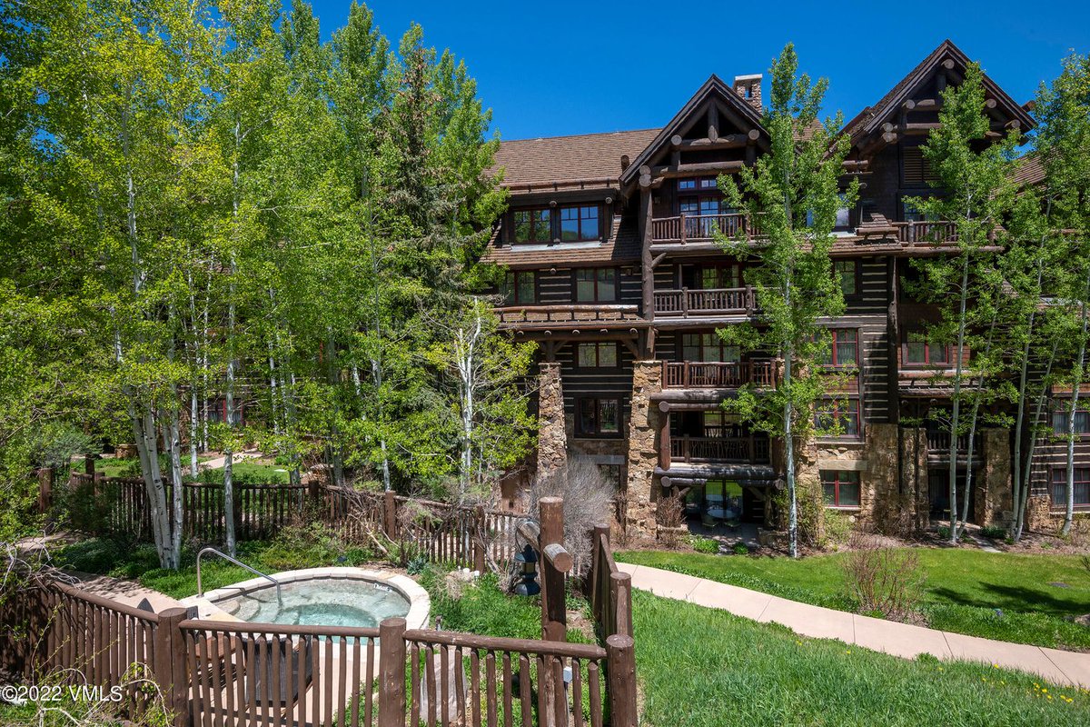 YourVailHome's tweet photo. What a great way to ensure future family gatherings. 
This two-bedroom luxury fractional ownership is for two winter weeks, and one summer week, with ski passes (up to six per day in winter weeks) good for both Vail &amp; Beaver Creek Mountain!  
Learn more: https://t.co/R8HklcpYXd https://t.co/3VJdgw5puL