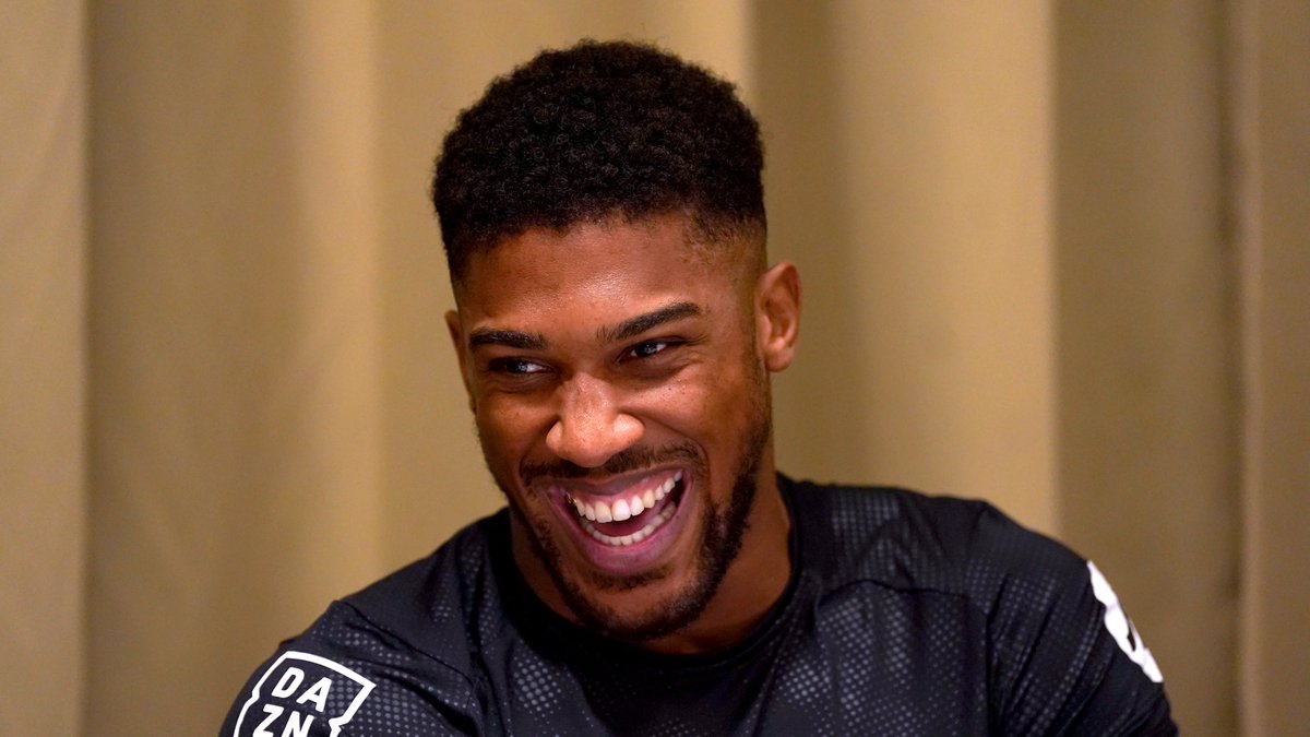 🗣️ Anthony Joshua on his first fight with Oleksandr Usyk:

"I need adjustments to deal with a southpaw because, to me, these lefties are a nightmare. I swear if Oleksandr wasn't a lefty I would have smoked him, 100%"

Who wins this weekend's rematch? 🥊

#UsykJoshua2