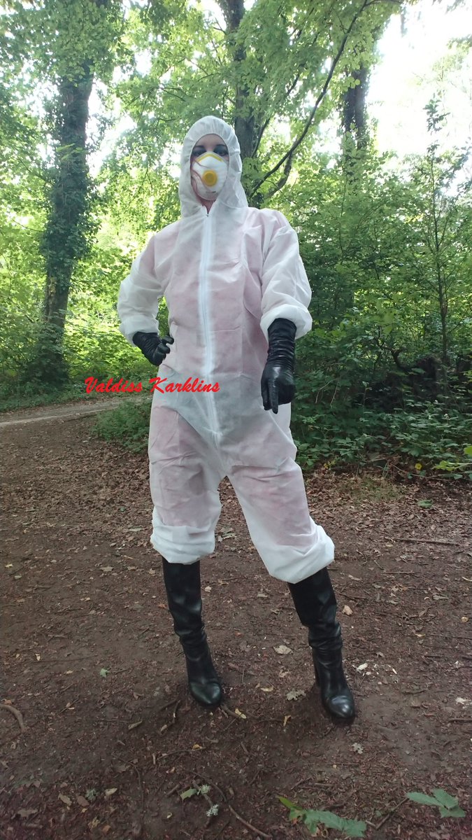 wampiremaster's tweet photo. #coverallsuit #mask #dustmask #gloves #leathergloves #leatherboots 
Coverall Suit Quick Walk In The Park 
https://t.co/uTB7AEsTGr https://t.co/i3FVjXHtYG