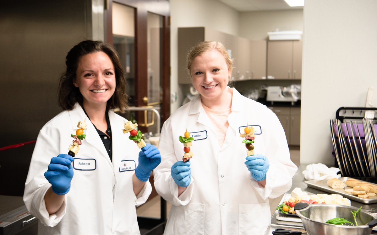 Agropur_US's tweet photo. Agropur’s dedication to great taste doesn’t end once we’ve made our award-winning products. Emily and Aubrea, members of our cheese innovation team, are continually at work testing our many varieties in new applications. 

Link: https://t.co/7kCUzrXjUg https://t.co/8Zjagkuomr