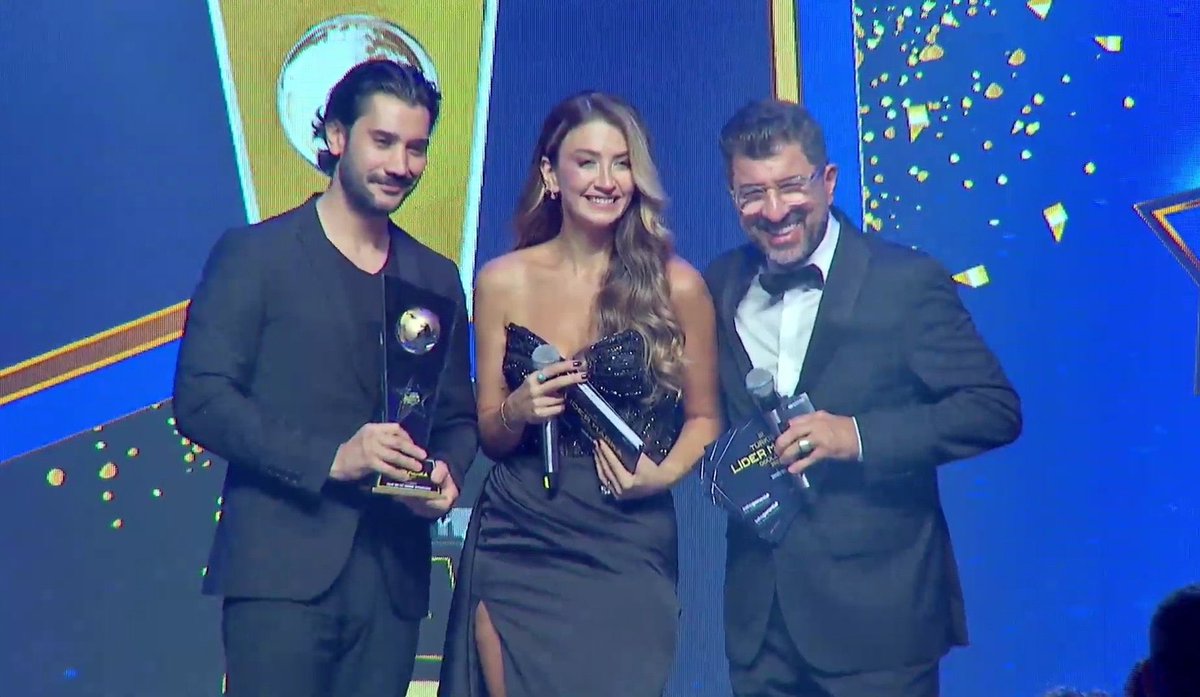 #UğurGüneş receiving the award "Best Actor of the Year" by Lider Marka Awards✨️✨️✨️