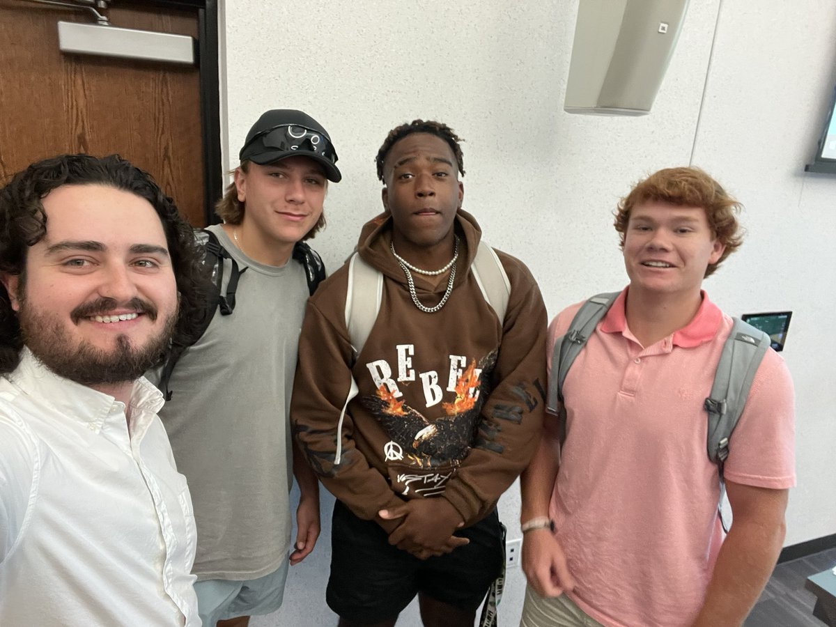 ABACBaseball's tweet photo. Can’t wait to get going in Music Appreciation with Dr. Peal! #picswithprofessors #RARE https://t.co/Yfy9ZOzdbB