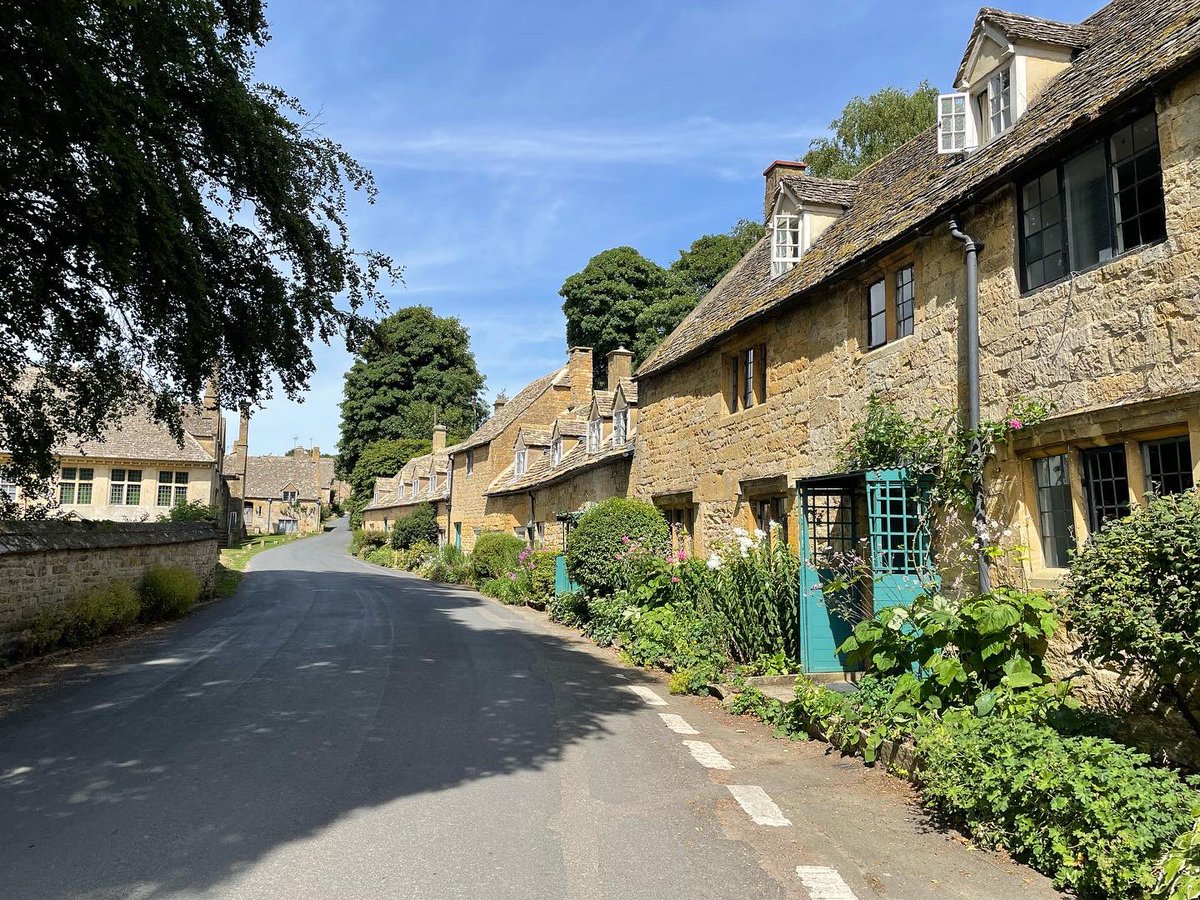 TabesTravels's tweet photo. Want to know what you’ll see when hiking through the Cotswolds? Here’s some highlights from one of our favorite trails, the Stanton to Snowshill loop. 

#cotswolds #hiking #countrywalks #loveit #england #anob #cotswoldvillage #tabestravels #Travelnowtraveloften https://t.co/T7tcXeCSAN