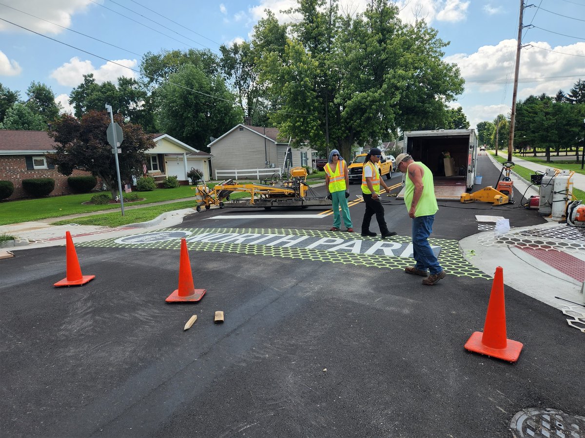 GlobeDecorative's tweet photo. We’re working a nice community project in @Greensburg_IN. The #GlobeDecorative Team installed @EnnisFlint #DuraTherm &amp; #DecoMark logo surfaces at the #NorthPark neighborhood in their town. Greensburg is also known in #IN for its landmark #DecaturCountyCourtHouse #CourtHouseTree. https://t.co/KZbQX7S97r
