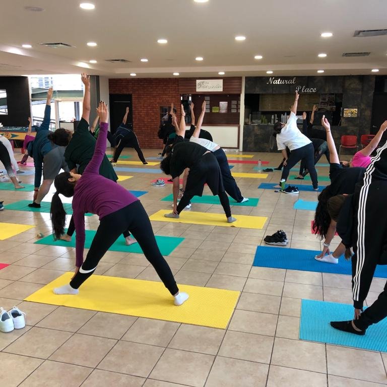 Softtek's tweet photo. Did you know that today is #WorldRelaxationDay?
These 5 tips will help you disconnect to enjoy the present:
1โฃ Eat healthy
2โฃ Exercise
3โฃ Meditate
4โฃ Disconnect from technology
5โฃ Get enough sleep
#MindfulMinute #Relaxtothemax https://t.co/ed9tjLHMFb