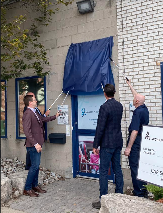 Cancer_Assist's tweet photo. AIM Recycling has donated $100,000 to support CAP’s equipment loan program.
⠀⠀⠀⠀⠀⠀⠀⠀⠀ ⠀⠀⠀⠀⠀⠀⠀⠀⠀⠀⠀
Today, AIM staff, with CAP staff and volunteers, unveiled a new plaque outside CAP’s equipment program entrance in recognition of this incredibly generous gift! https://t.co/qBQutjN2Qd