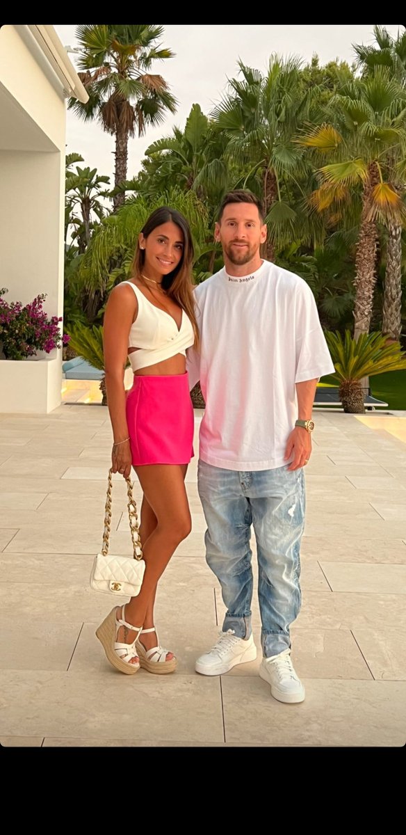RoyNemer's tweet photo. Lionel Messi with his wife Antonela. https://t.co/Y41tnRZQiH