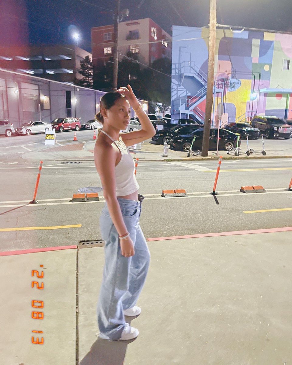 honlyyyy's tweet photo. Don't forget to stop and smell the roses 🌹 https://t.co/346uZ353NP