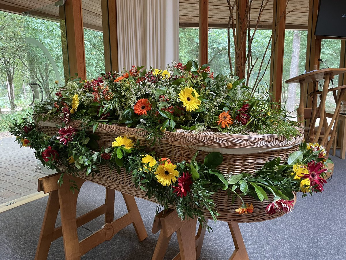WhiteRoseMF's tweet photo. Beautiful flowers on this hand made willow coffin @GA_Cemeteries https://t.co/bXmHNbHdyE