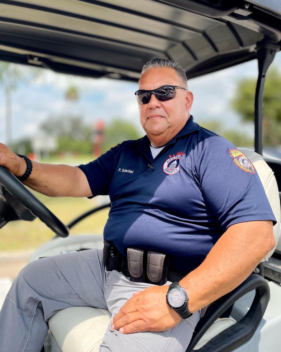 SISDmedia's tweet photo. A big THANK YOU goes out to Mission PD & to our campus Security Guards for consistently making the safety of our students, staff, & families a priority every single day.
Mission Police Chief Torres helped with morning duty on #SISDFirstDay.
#LEADingthewaytoexcellence https://t.co/Lk6sbKUdKk