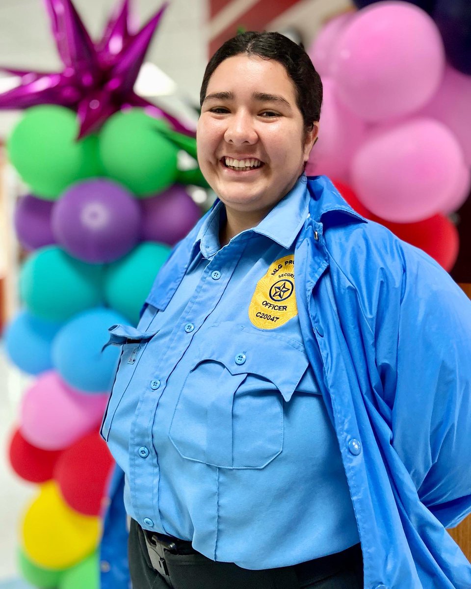 SISDmedia's tweet photo. A big THANK YOU goes out to Mission PD & to our campus Security Guards for consistently making the safety of our students, staff, & families a priority every single day.
Mission Police Chief Torres helped with morning duty on #SISDFirstDay.
#LEADingthewaytoexcellence https://t.co/Lk6sbKUdKk