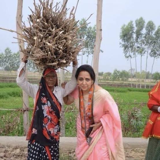 atang_waddi's tweet photo. "Mei Awaam ke sath Khari hoon" https://t.co/0DIBOeknW4