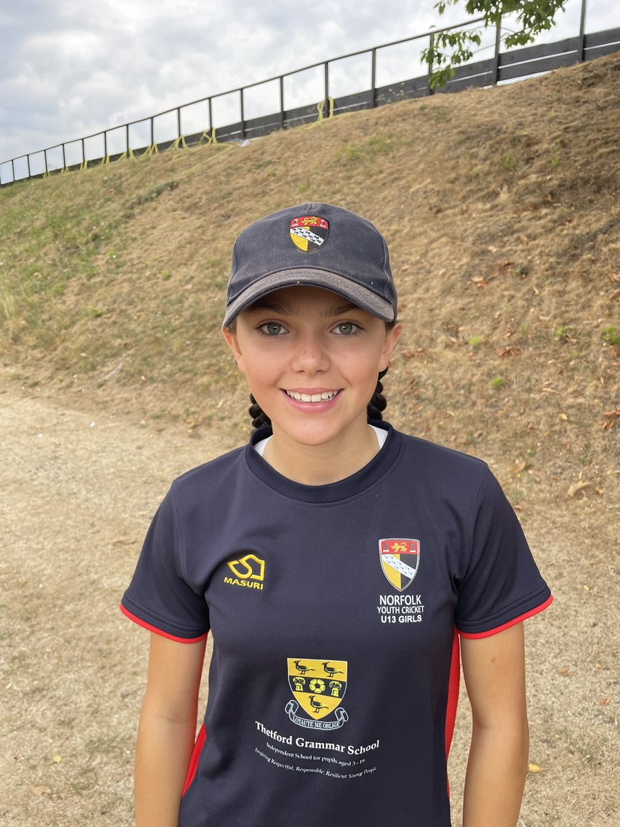 GaryRowley10's tweet photo. An absolute joy watching @EllieRow09 bowl at the U13 @malverncollege 🏏festival. Bowled well all season but the last 3 days were something else. 4-7 in the last 100 game today was a nice way to round it off. @NorfolkCB @NorfolkCBWandG @FakenhamCricket @WCricketChat https://t.co/ynrp2ZMdnZ
