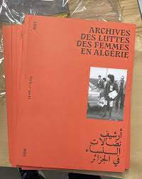 En 2022, le collectif des Archives des luttes des #femmes en #Algérie 🇩🇿 est invité à présenter le projet à la #Documenta15✍️🏽. Des documents d'archives, tracts politiques, photographies et rushes de la décennie 1980-1990 sont exposés au #Fridericianum 🗃️. fr.wikipedia.org/wiki/Archives_…