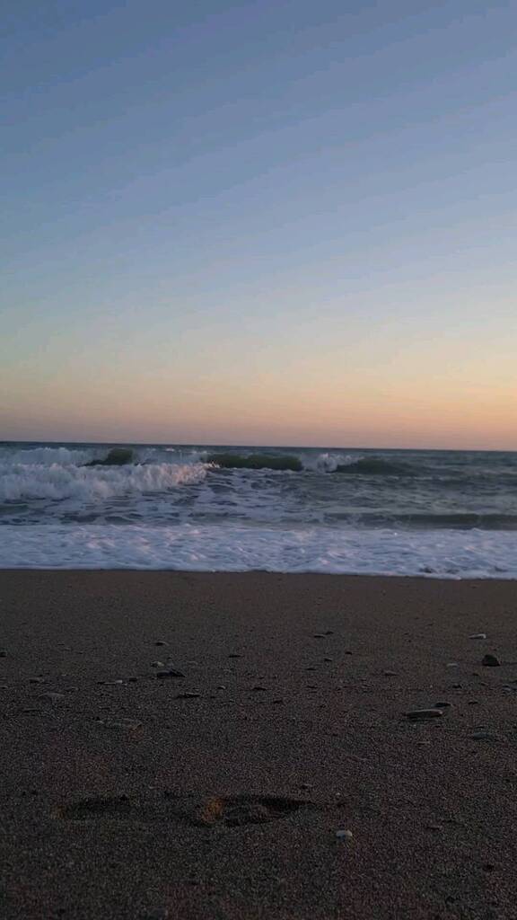 jotabese76's tweet photo. Atardecer con oleaje tras pasar una semana de calor. Adiós Costa Tropical, hasta la próxima 👋🏼
#summertime #verano #atardecer #sunset #costatropical #motril #playagranada https://t.co/a8TeH8GXuq https://t.co/wae4r5bRnL