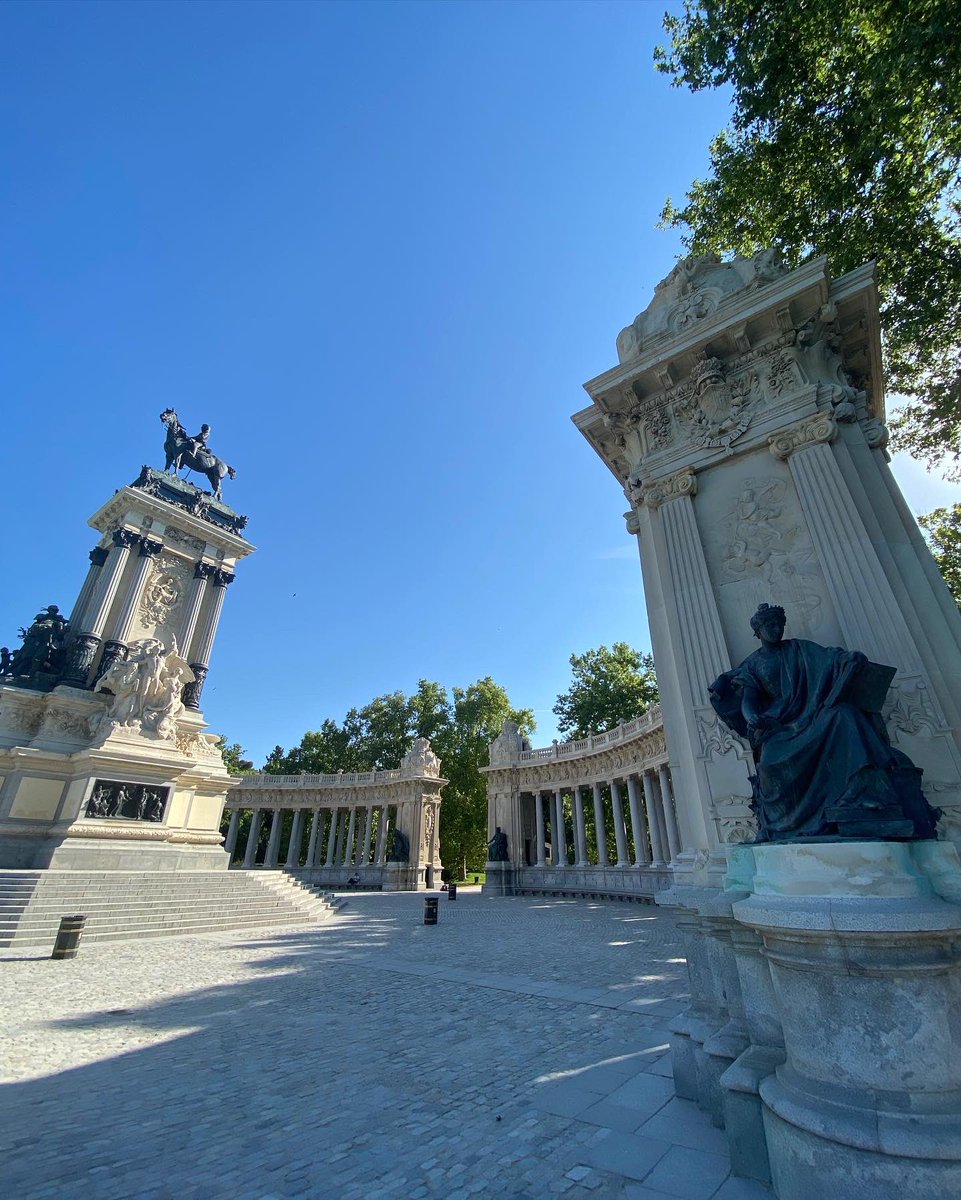 HichamEnhaili's tweet photo. #ElRetiro : packed with monuments, galleries, statues, lakes and magnificent buildings.
#elretiromadrid #madrid #spain #travel #city #discovernewplaces #statues #sightseeing #visitspain #SimplySelectofficial #SimplySelectexperience #SimplySelectaatitsbest https://t.co/OPayEY7MWq
