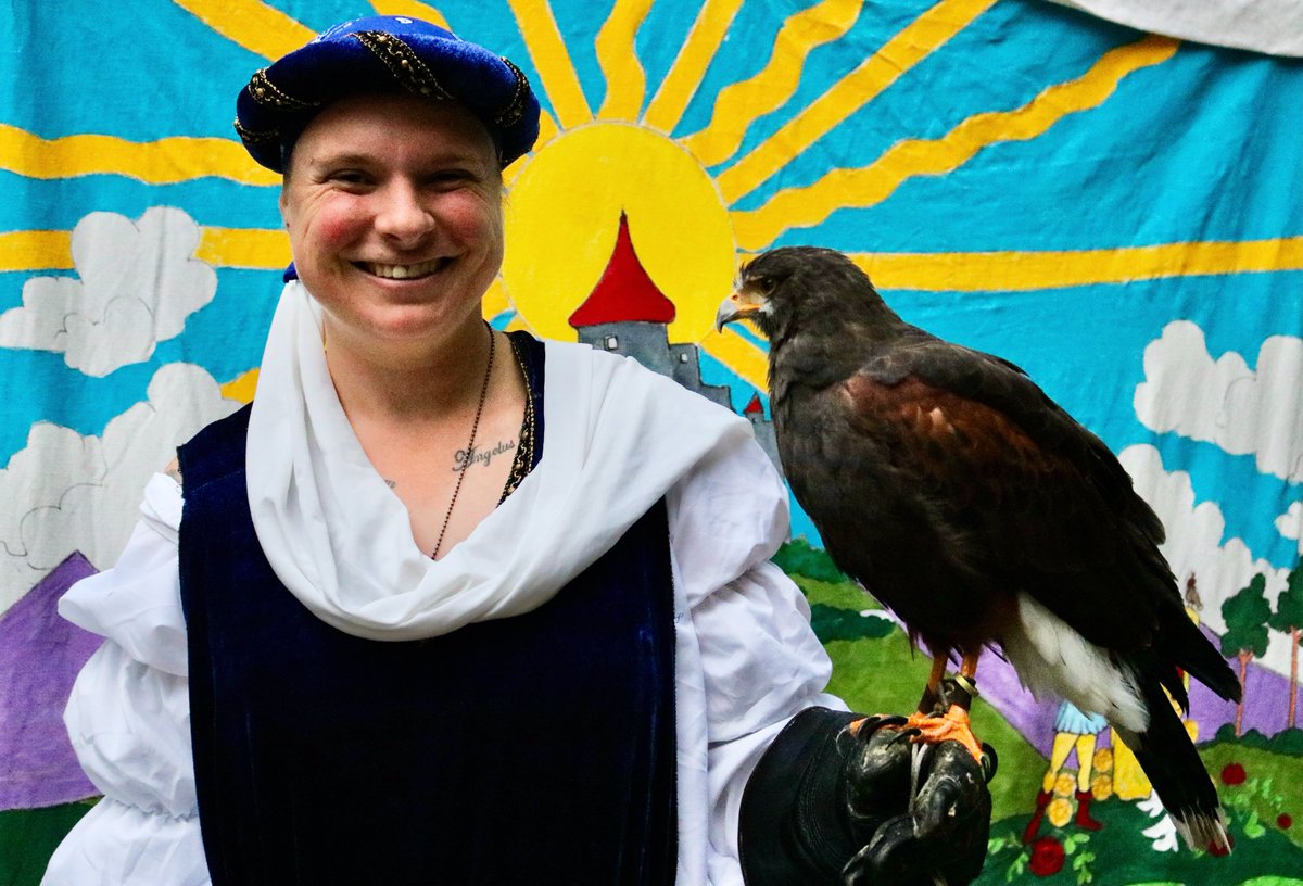 Medieval Knights is a fun, spirited event focusing on the popularity of birds of prey and falconry in the 15th and 16th centuries. We will have a flying and fighting demo happening! You don't want to miss this fun event! 
the-raptors.com/events/medieva…
