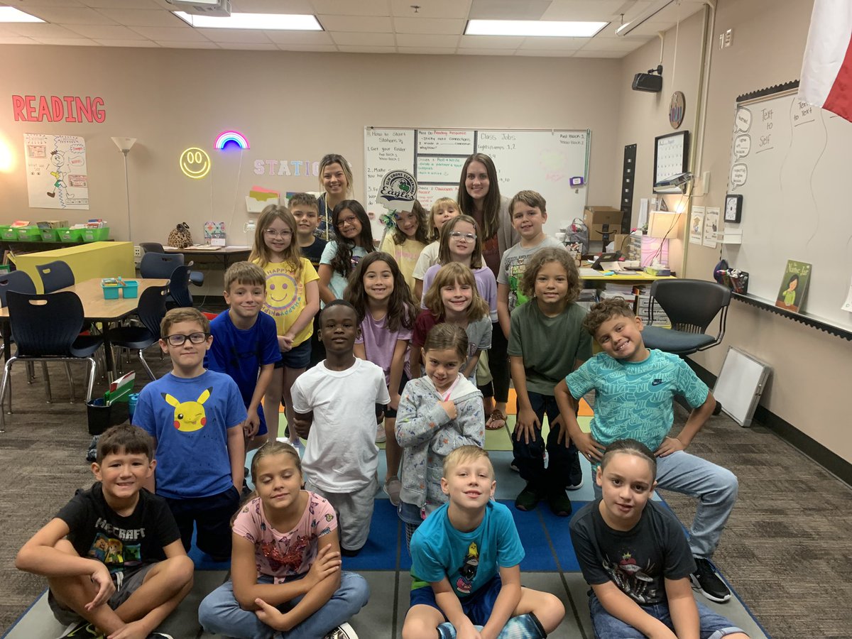 Our first spirit stick winners!!! Way to SOAR 3rd graders! <a href="/HumbleISD_EGE/">Elm Grove Elementary</a> <a href="/itsallgoodwyn/">Caitlin Goodwyn</a> <a href="/HumbleISD/">Humble ISD</a> #wearethelight #EGEGlows