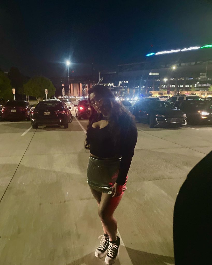 jussstinaaaa's tweet photo. after hours til dawn tour @theweeknd https://t.co/Mlrx5KPSnM