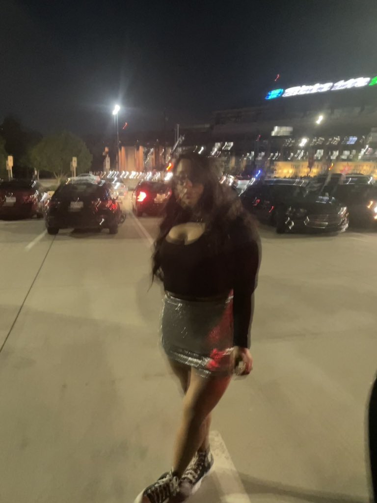 jussstinaaaa's tweet photo. after hours til dawn tour @theweeknd https://t.co/Mlrx5KPSnM