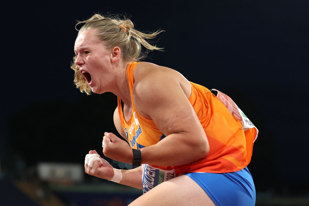 What a night to break the 20 metre-line for the first time! 🙌

Jessica Schilder 🇳🇱 wins the first gold medal in the Olympic Stadium with a Dutch record of 20.24m in the shot put. 💣

What a champs it could be for the Dutch in #Munich2022! 👌 

#BackToTheRoofs