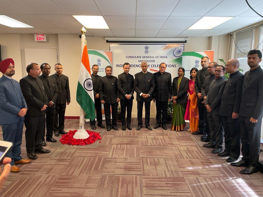 Consul General @ManishGIfs unfurled the National Flag at @cgivancouver to celebrate #IndiaAt75 in presence of Consulate officials and staff & memebrs of Indian Ex-Servicemen Society of B.C. President’s address to nation was read by CG. @HCI_Ottawa @MEAIndia @AmritMahotsav