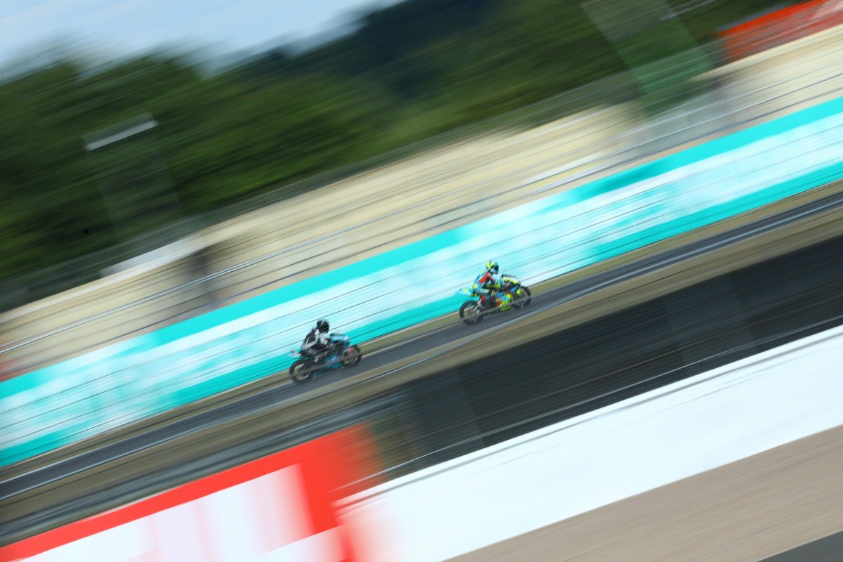 orangeymart46's tweet photo. British Talent Cup action from Silverstone #MotoGP #Silverstone https://t.co/i1JwzWiQKv