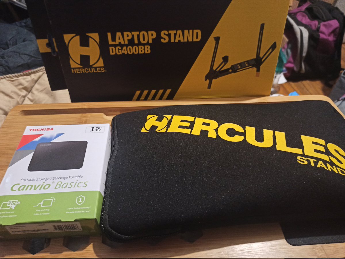 DJAwesomusPrime's tweet photo. Stepping up my DJ game so I needed some new toys 😁 @HERCULESSTANDS @ToshibaUSA #herculesstands #DJ #Toshiba #AwesomusPrime https://t.co/9SkkubYO5i
