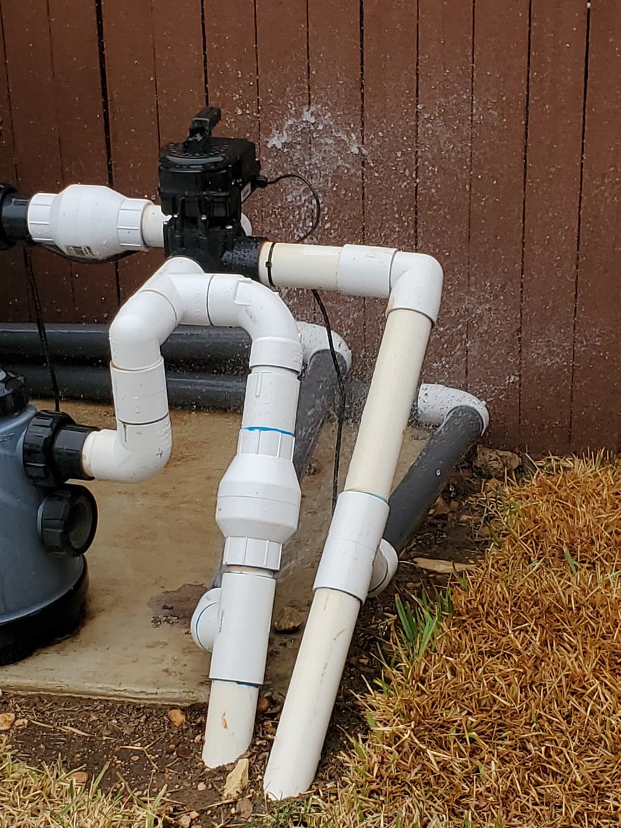 AmirisJBrown's tweet photo. This should not be happening, but it is ... as I have yet to find DECENT pool people to service my pool needs.

I'm not stingy, name the price and I pay. But their services are fucking worthless.
If anything needs repair, it should be fixed and I should be billed.

Not this drama https://t.co/QxUpTpDIiJ