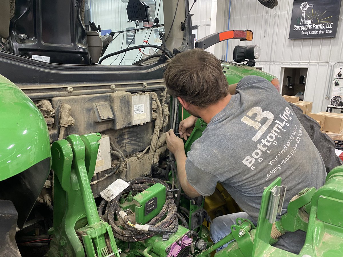 BottomLineSolu1's tweet photo. Install of the day: Adding an Ag Leader Technology #SteerCommand Z2, InCommand 1200 & 7500 globe to this JD 8310R tractor.
#BLSyourPrecisionAgSource
#trustBLS https://t.co/JHjaSo9zBJ