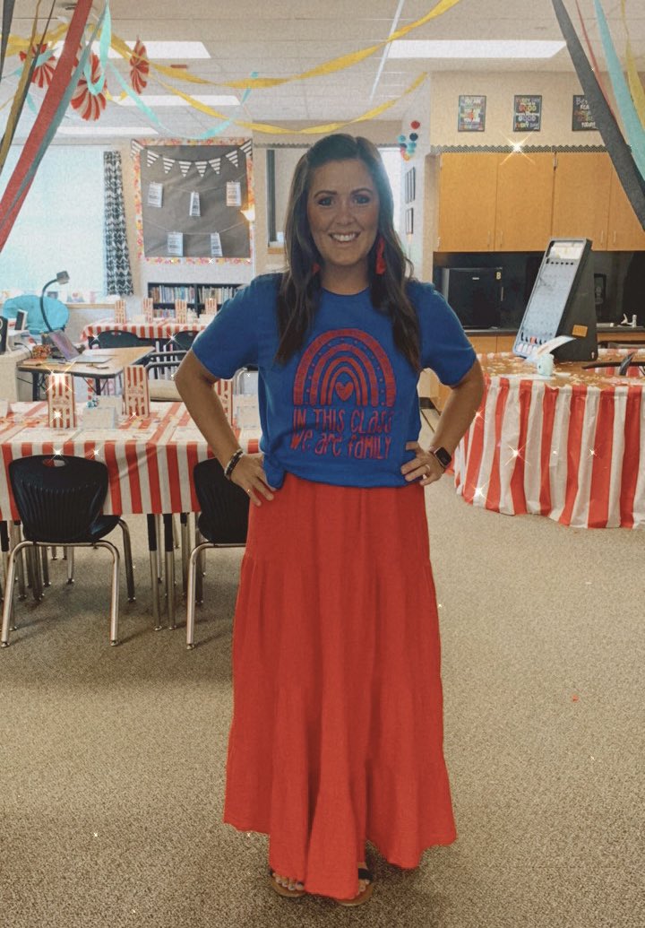 MrsBryant4th's tweet image. In this class we are family.❤️ Hoping this shirt lets my students know just how much they are already loved tonight at meet the teacher. I can’t wait to see if they can spot their name on one of the rainbow arches! #ParksideDreamTeam #1LISD #classfamily
