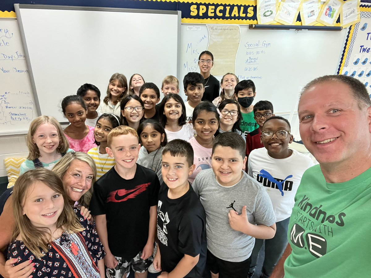 thackerteaches's tweet image. Welcome back fourth graders! We had a great first day!! #MCSDay1  #MasonMoment  #KindnessStartswithME