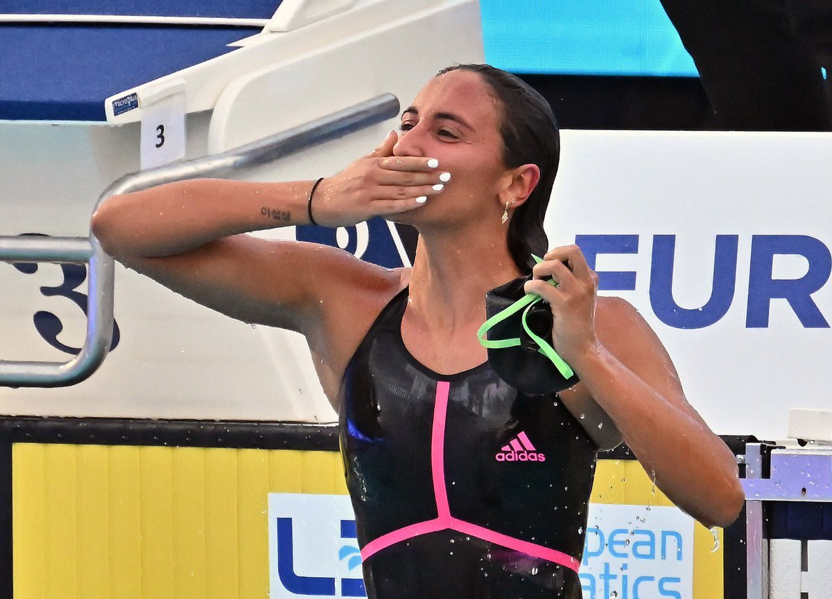 sportlazio's tweet photo. Congratulazioni a due laziali che sono salite sul podio a #Roma2022

Simona Quadrella medaglia d’oro🥇
Martina Caramignoli bronzo🥉

#Europeinuoto #EuropeanChampionships2022 https://t.co/dFZ8zGCjKR
